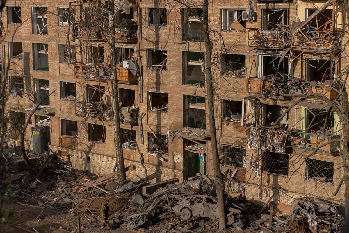 Zelensky Reports Escalation at Ukraine Front Amid Russian Attacks