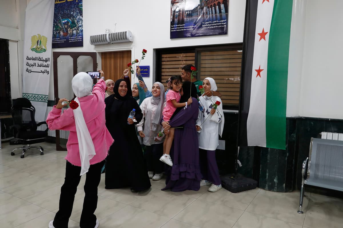 850,000 Syrians Return Home After Assad's Regime Falls