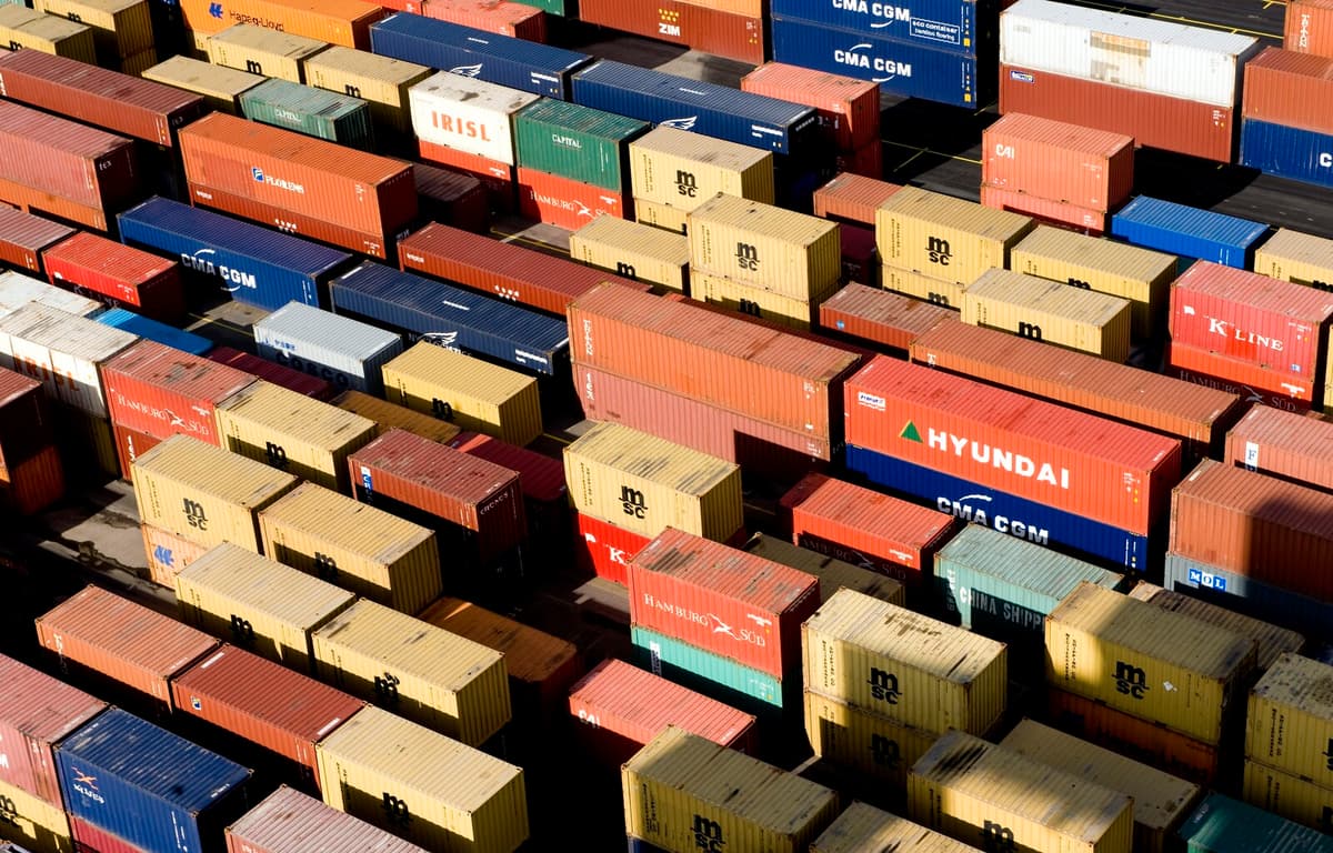 Sweden's Trade Deficit Widens as Exports Fall in August