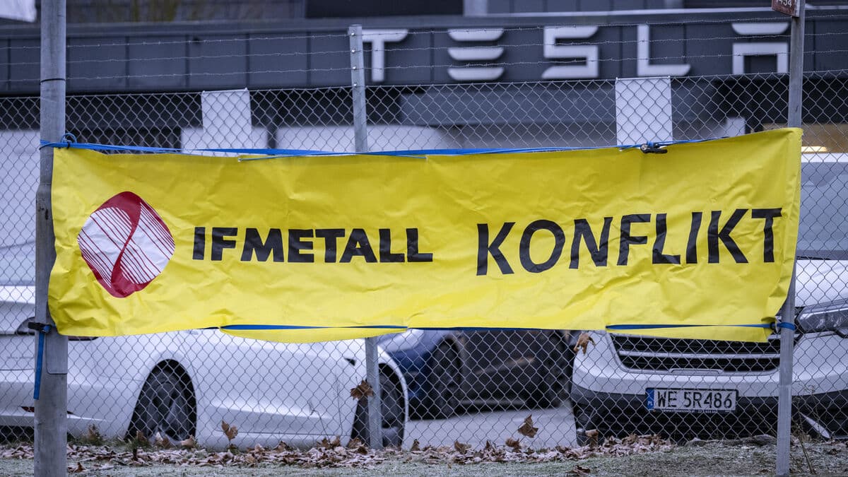Norwegian Firm Reported to Police for Breaking Tesla Blockade in Kalmar