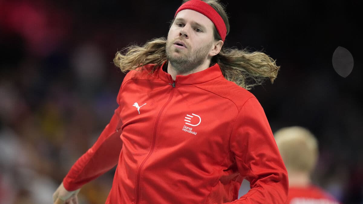 Mikkel Hansen Shaves Head to Support Cancer Awareness Campaign