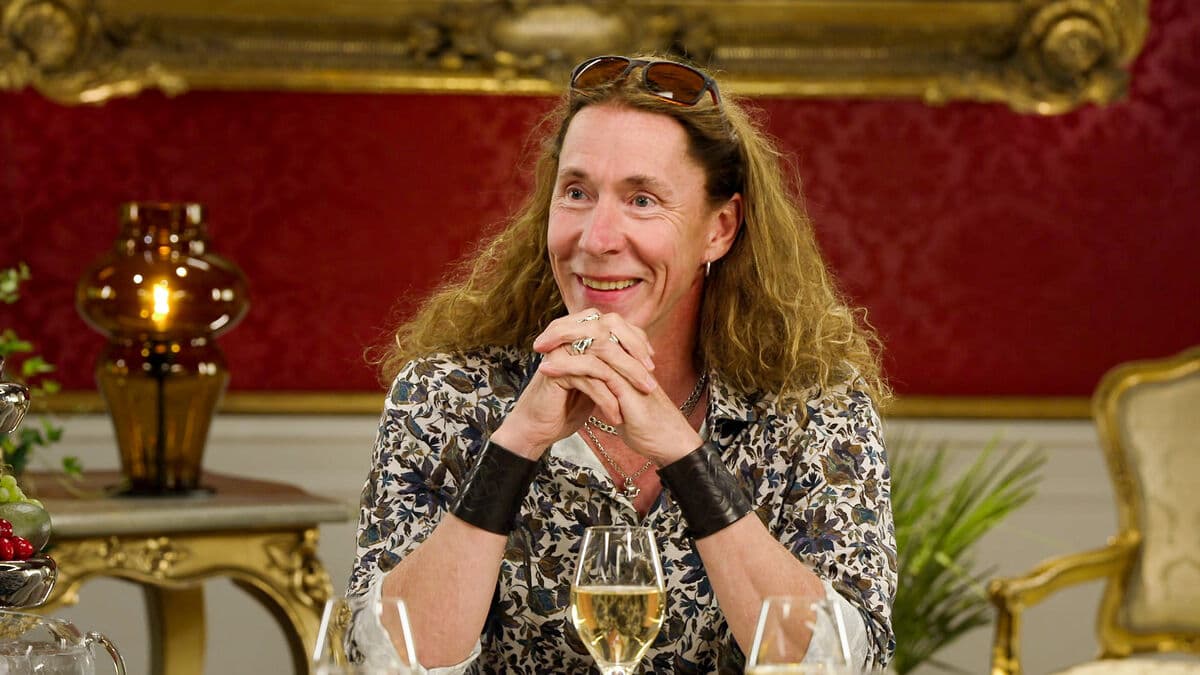 E-Type on Stars at the Castle: Below the surface