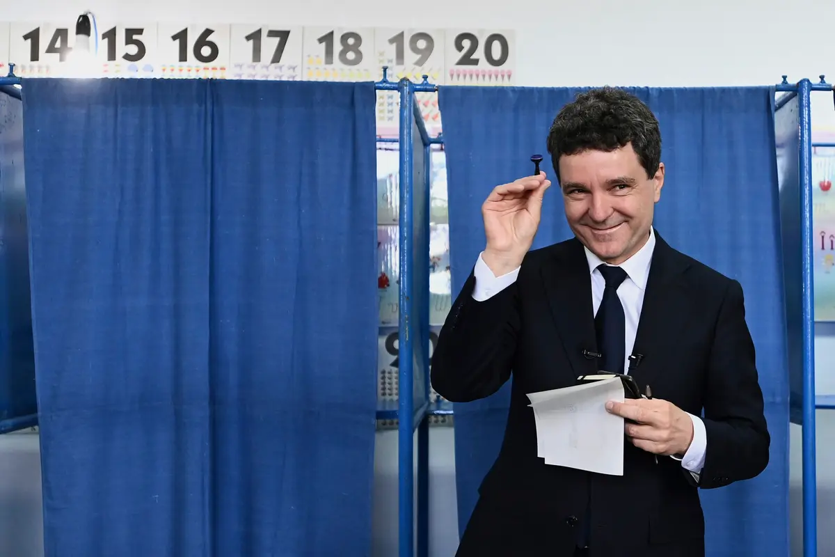 Liberal Nicusor Dan Wins Romanian Presidential Election