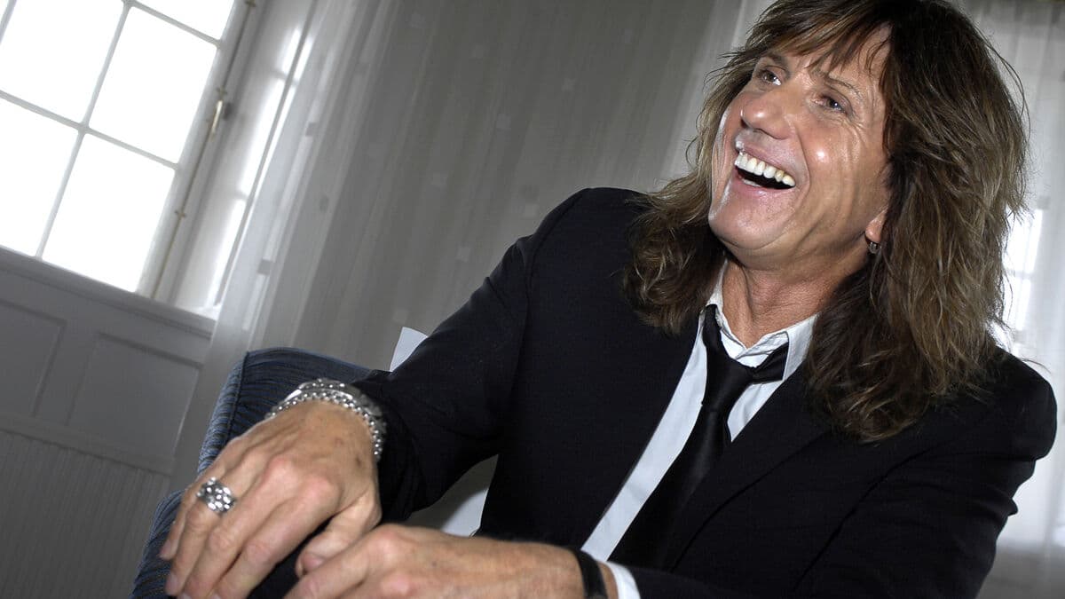 Whitesnake frontman retires