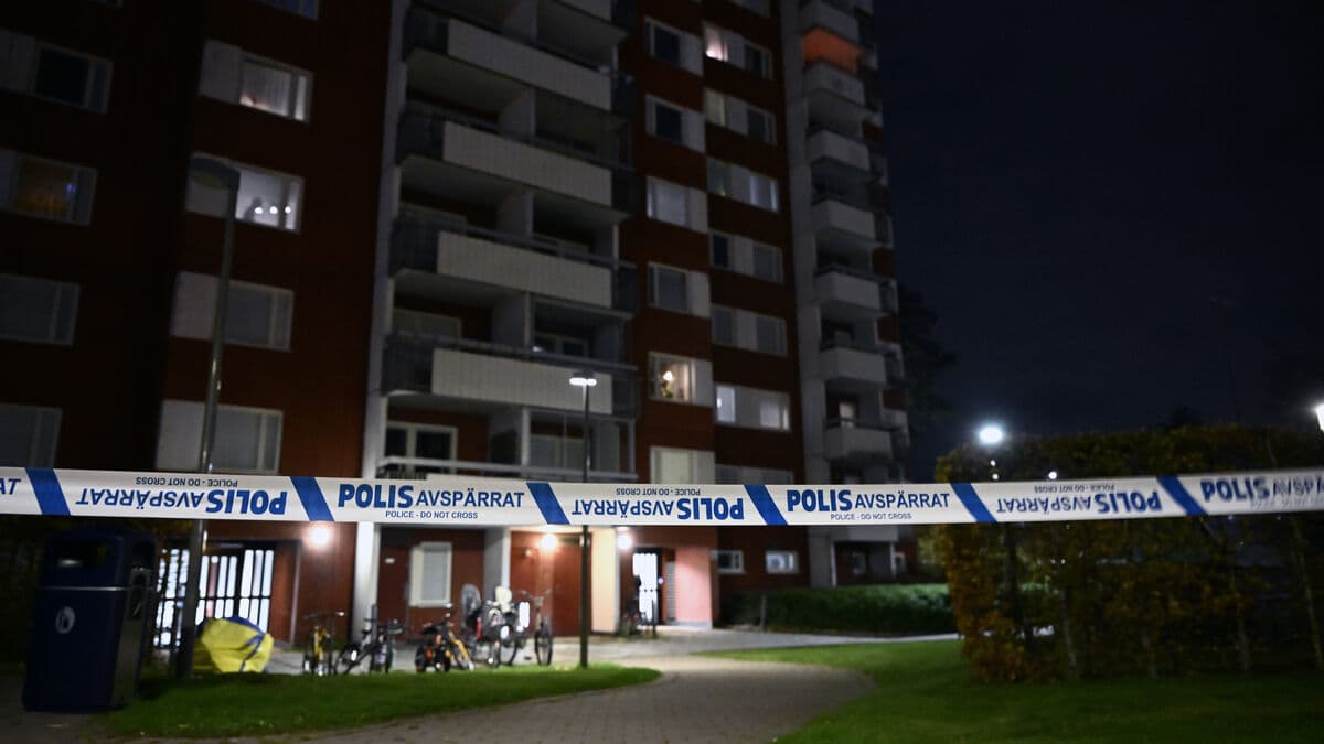 Man who knocked on and shot woman - sentenced to life