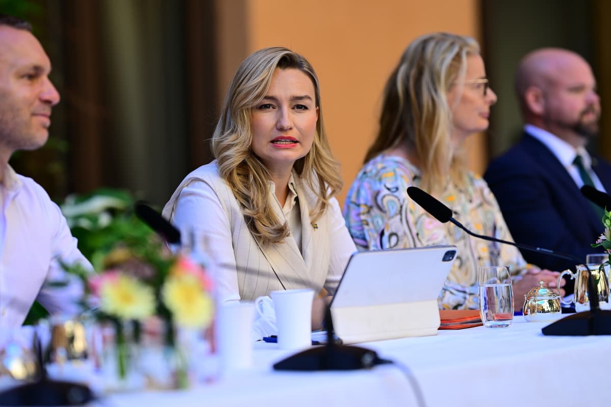 Busch: Government Maintains Consistent Standards on Extremism