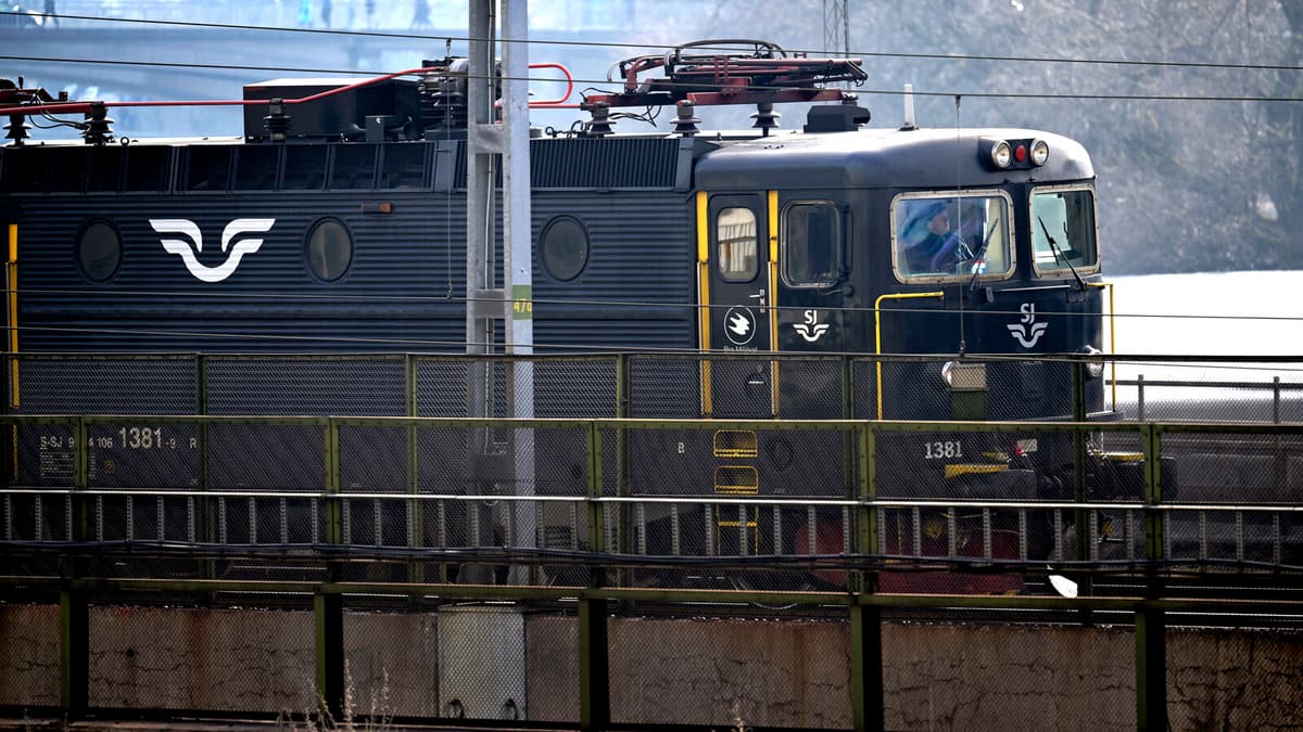 Stop in train traffic north of Uppsala