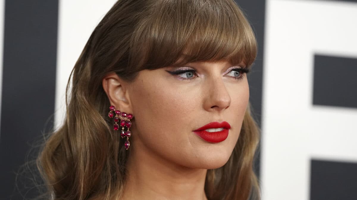 Taylor Swift Breaks Records with New Album "The Life of a Showgirl"