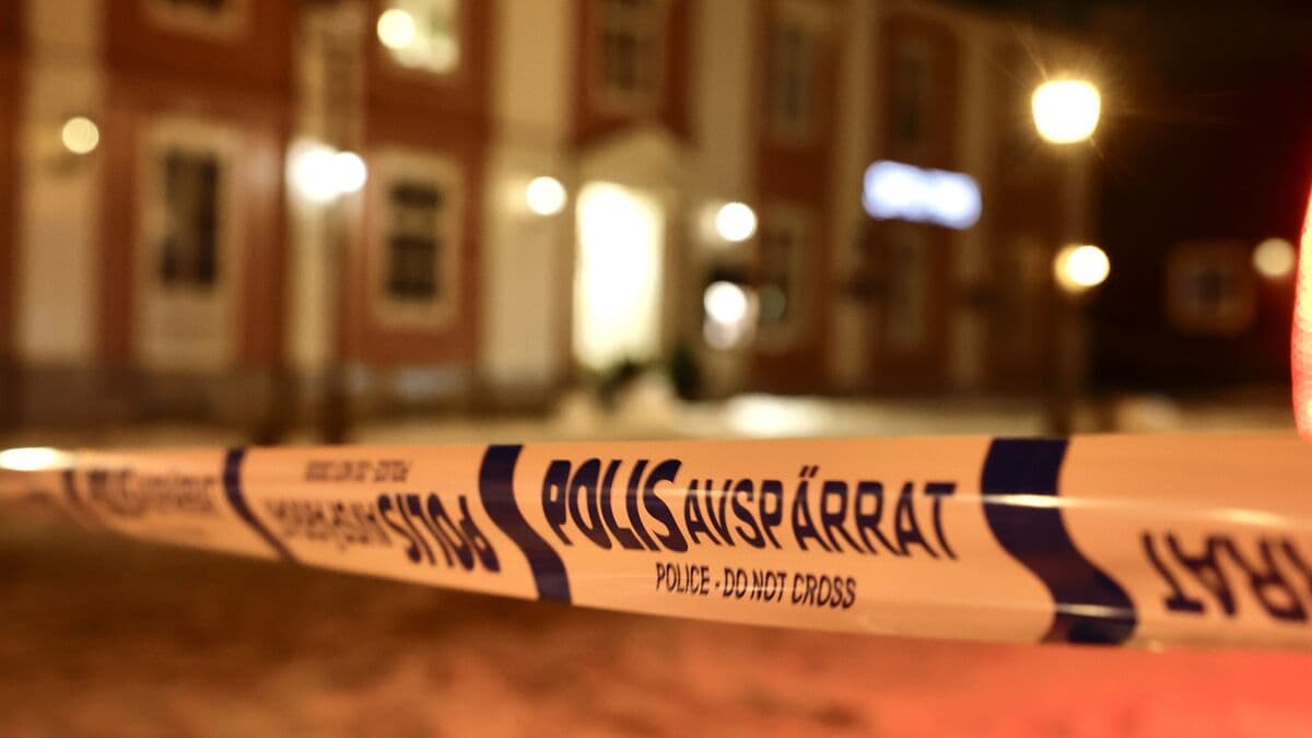 Explosion outside stairwell in central Västerås
