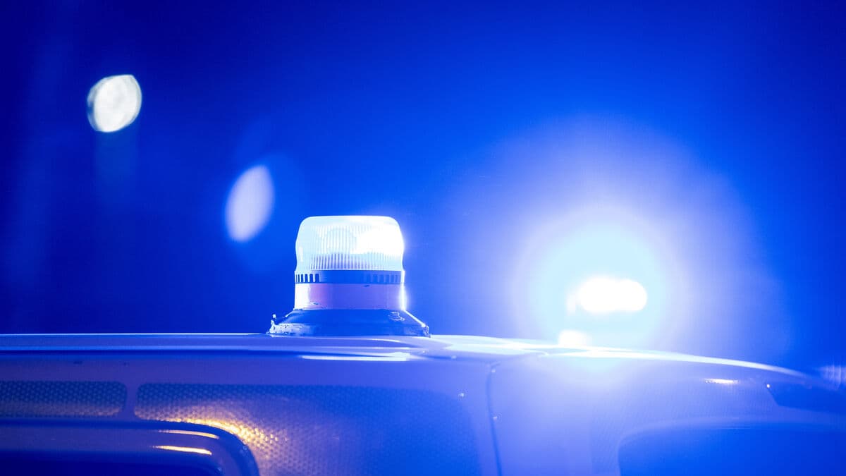 One dead after accident involving driving school car and truck in Södertälje