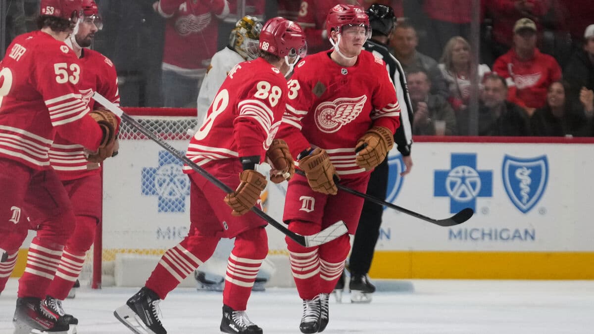 Raymond behind everything in Detroit victory