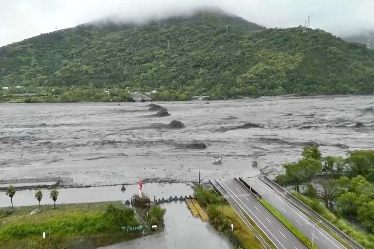 Elderly Man Rescued After Three Days in Taiwan Flood