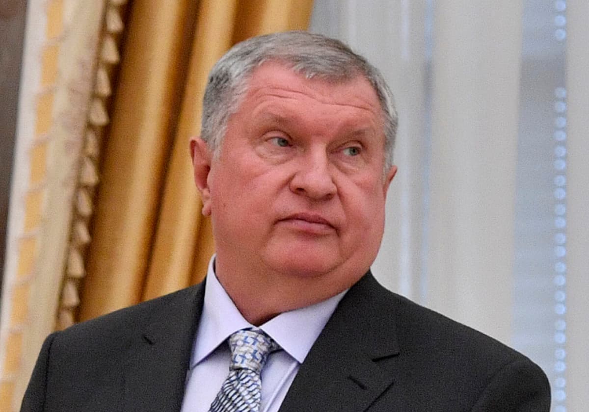 Russian Oil Companies Face Profit Decline Amid Lower Prices and Stronger Ruble