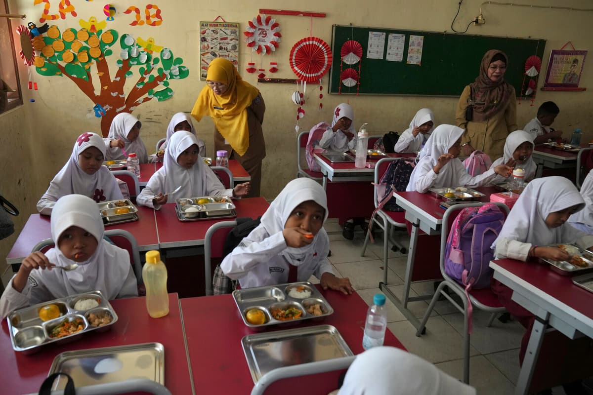 Over 1,000 Indonesian Children Suffer Food Poisoning from School Meals
