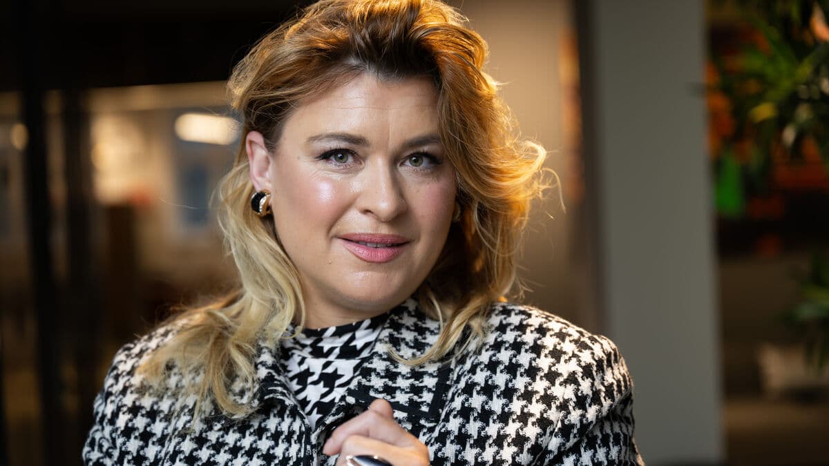 Linnea Henriksson releases album about love and relationships