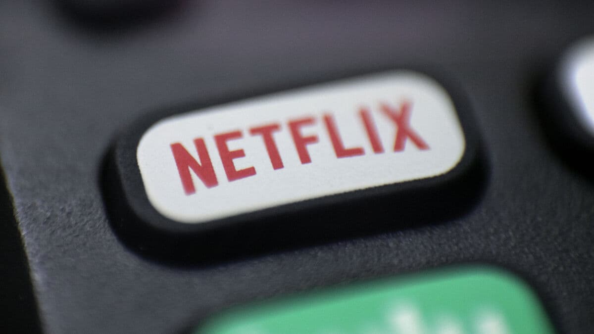 Netflix beats expectations, but the stock falls