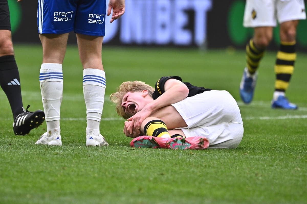 AIK's Andreas Redkin Leaves Field on Stretcher in Front of 40,000 Fans