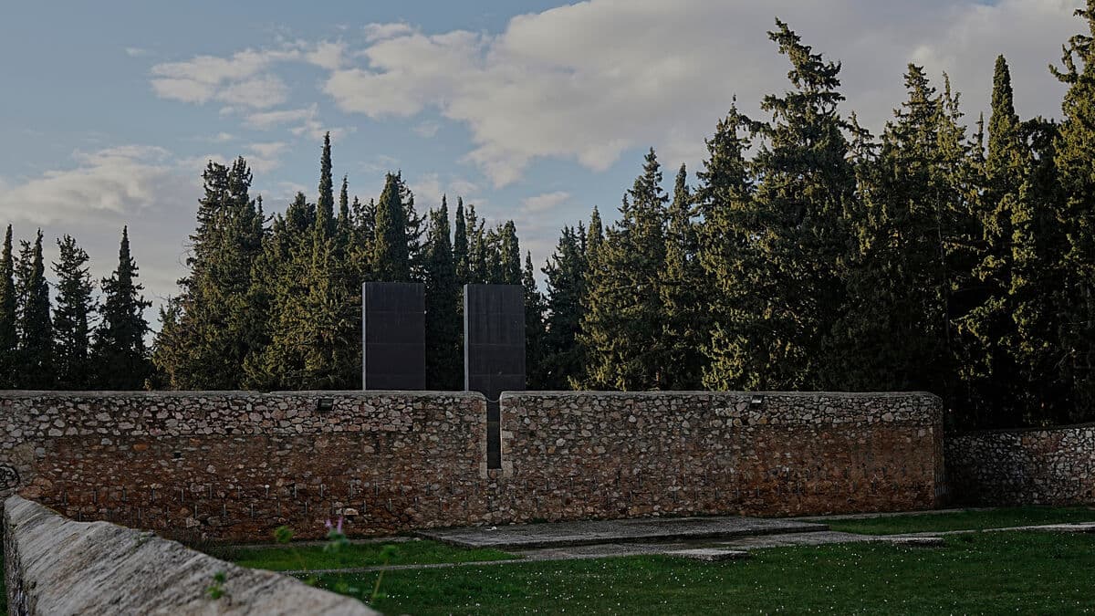 Unknown photos of Nazi massacre in Greece appear on auction site