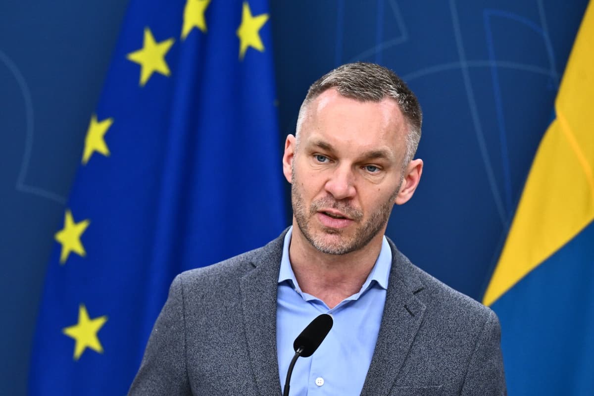 Government Plans to Tighten Rules on Phone Sales