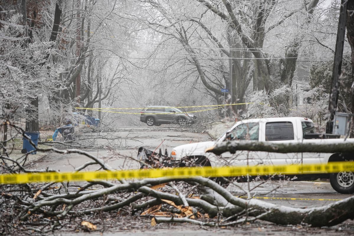 Ice Storm Leaves 500,000 Without Power Across US and Canada