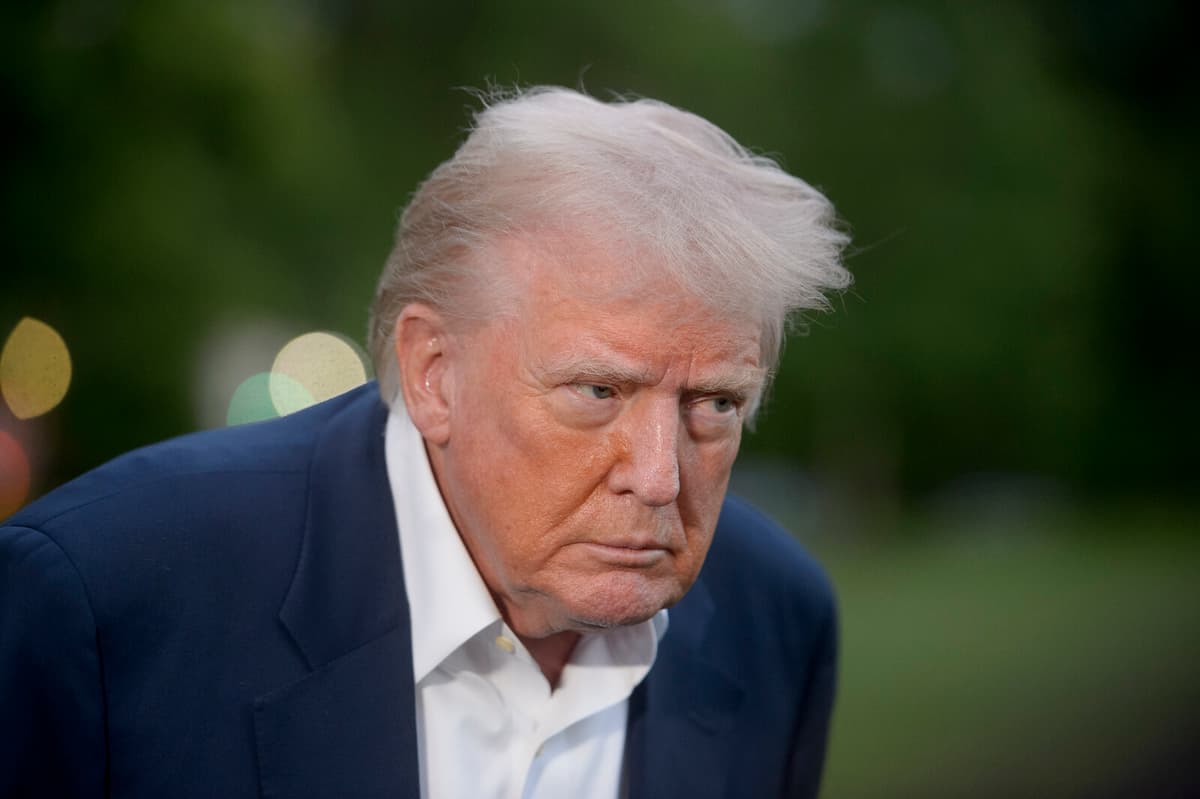 Trump Uncertain About Upholding Constitution: "I'm Not a Lawyer"