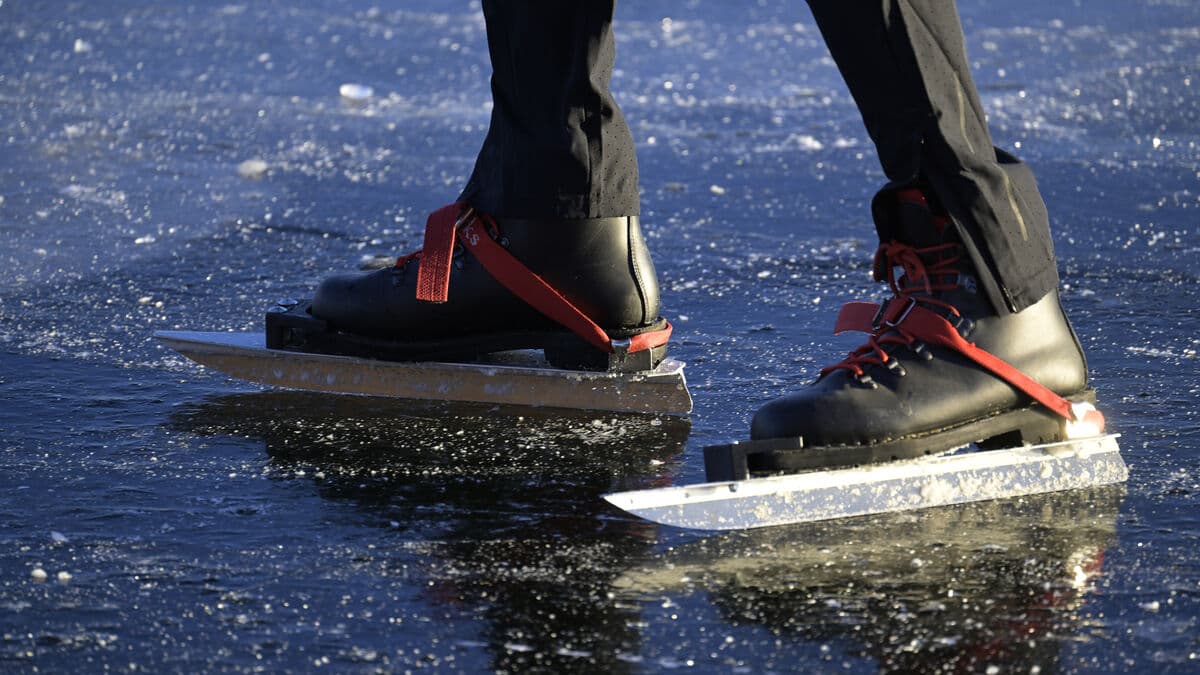 Ice skater fell through the ice in Stockholm, police warn