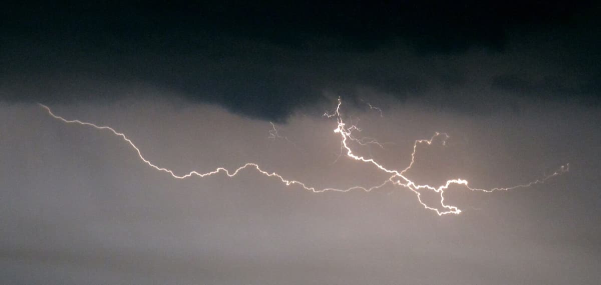 Thunderstorms Disrupt Umeå Concert Amid Norrland Coast Weather Alert