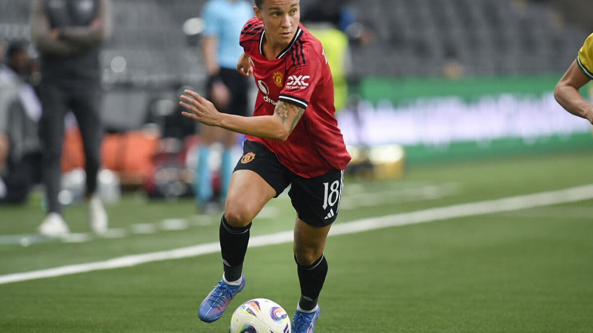 Zigiotti Olme helps Manchester United into Champions League quarter-finals