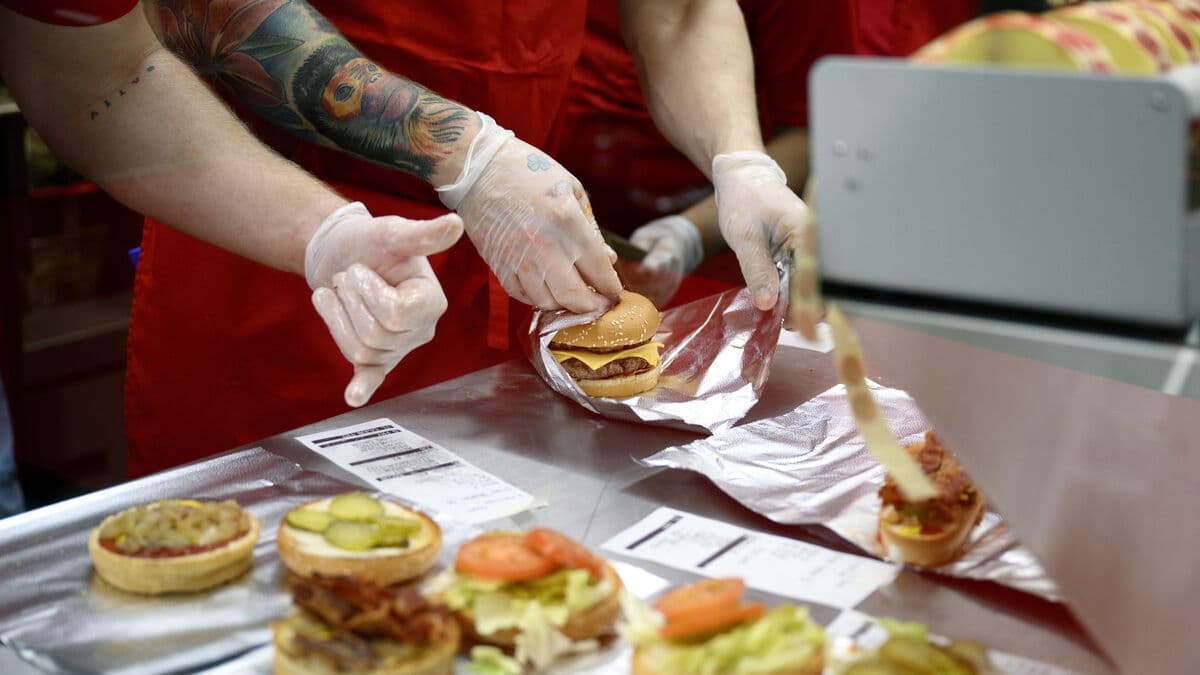 Junk food advertising aimed at children to be banned in UK