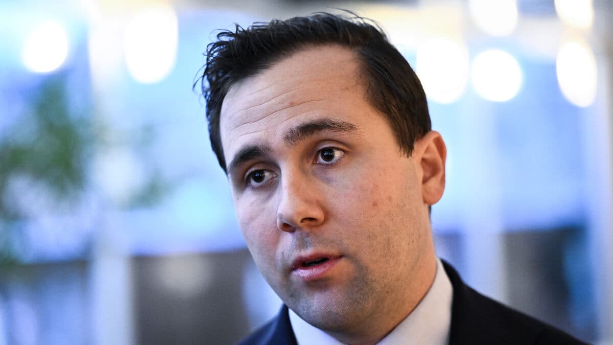 Dousa: 10 million kronor for democracy work in Iran