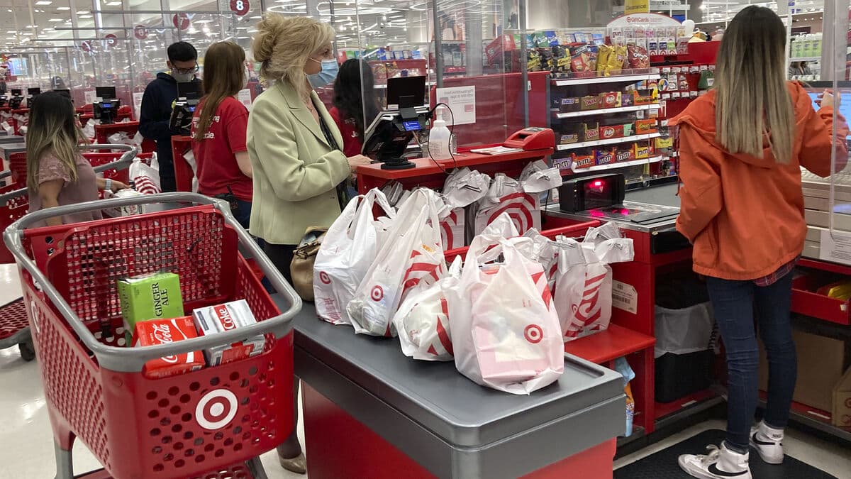 US retail sales increase unexpectedly in November