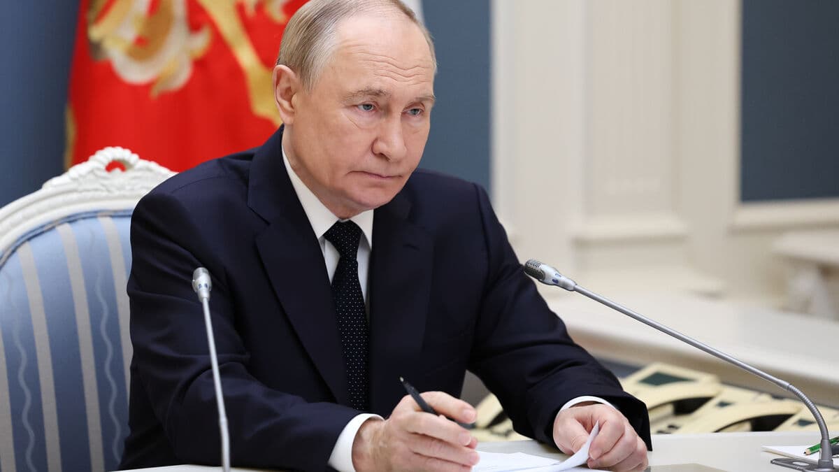 Putin Oversees Russian Nuclear Forces Exercise with Missile Launches