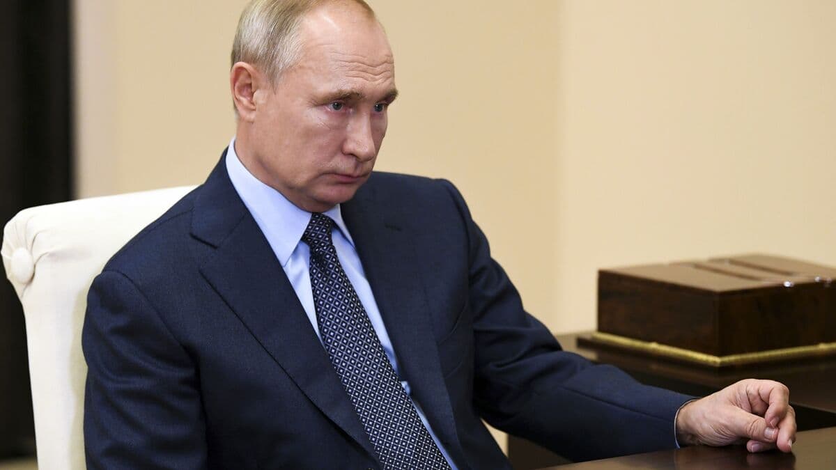 US Sanctions on Russian Oil Giants Spark Outrage