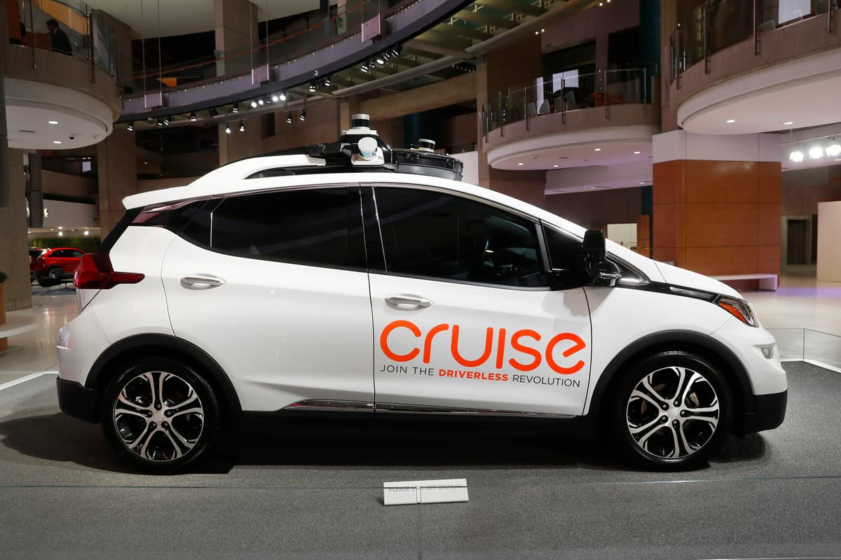General Motors stops development of robot taxi