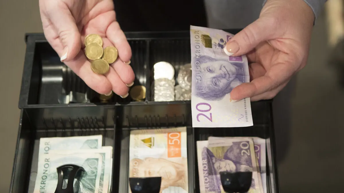 Swedish central bank proposes SEK 10,000 limit for retail cash purchases