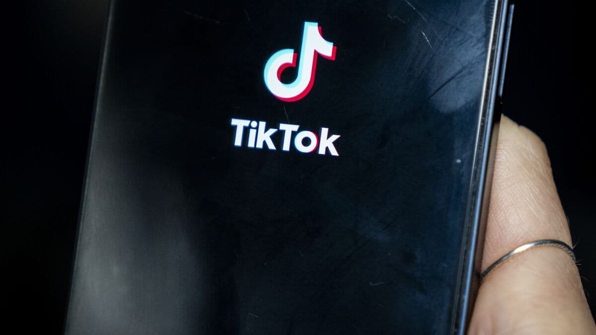 Tiktok signs deal to sell US operations