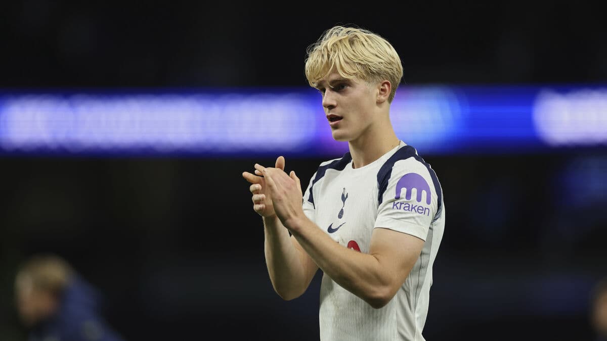 Bergvall substituted as Spurs lose 0-3 to bottom-of-the-table Nottingham Forest