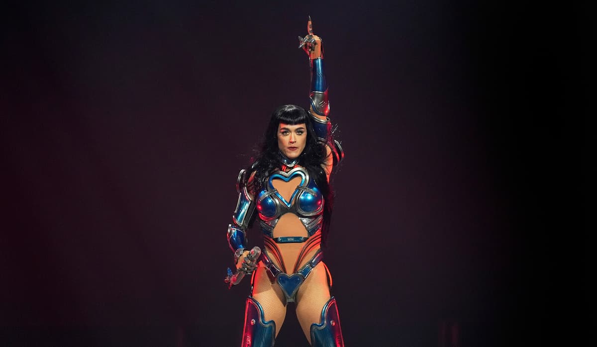 Katy Perry Avoids On-Stage Accident During San Francisco Concert