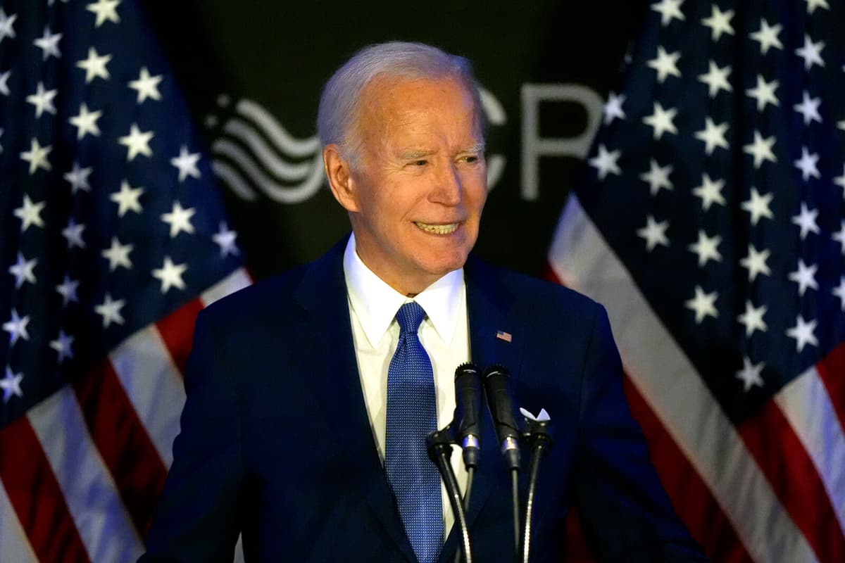 Biden's Health Decline: Advisors Considered Wheelchair Use