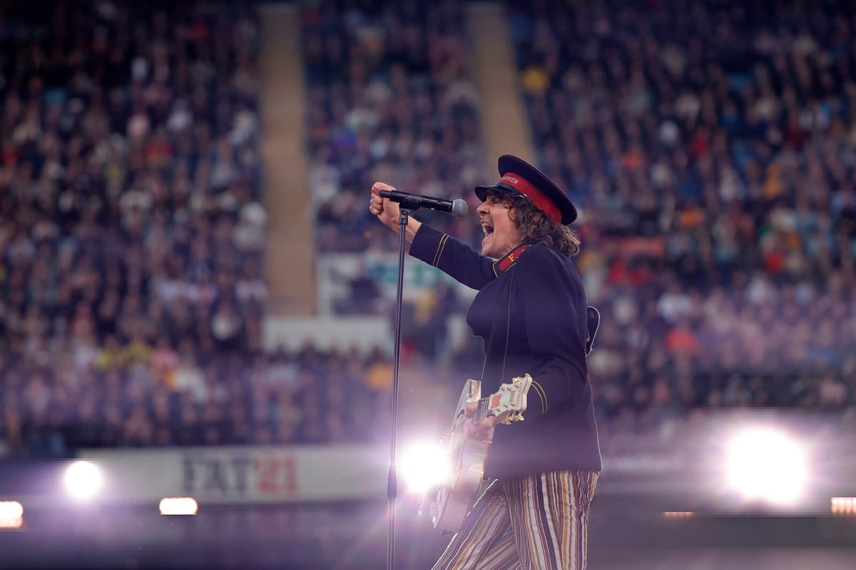 Håkan Hellström Thrills Critics with Record-Breaking Ullevi Concert