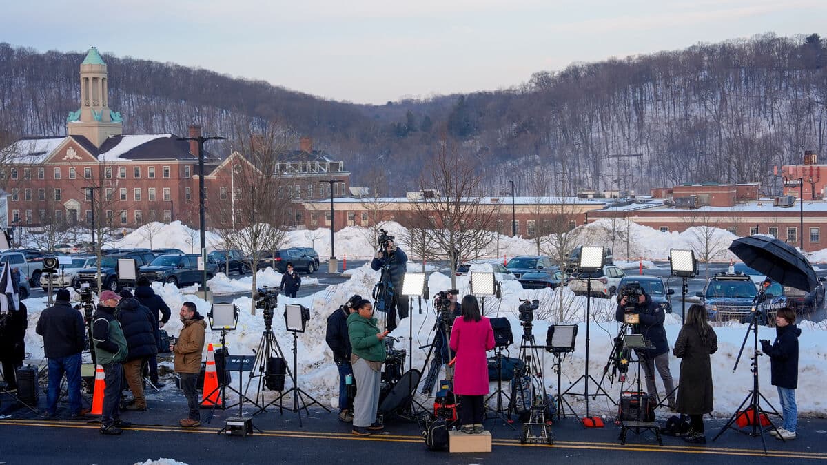 Clinton says Trump should be questioned about Epstein contacts