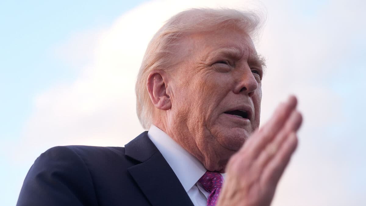 Trump Orders Deportation of Two Surviving Suspects from Venezuela Boat Attack