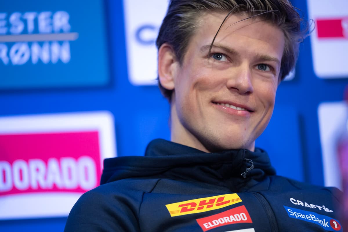 Johannes Høsflot Klæbo just laughs at the conspiracy theory