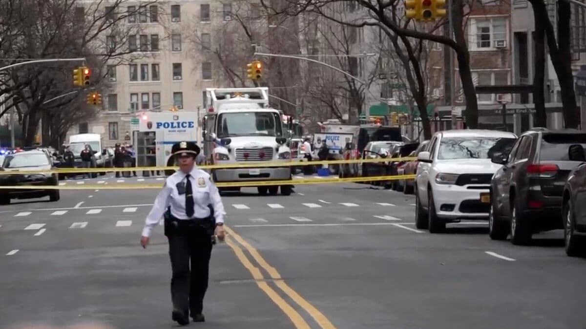 Suspected terrorist attack in New York after homemade explosives thrown at crowd