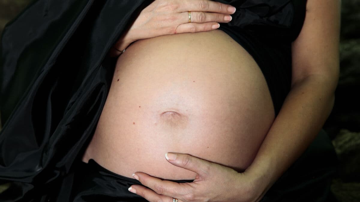 Midwife Banned from Home Births for Violating Health Guidelines