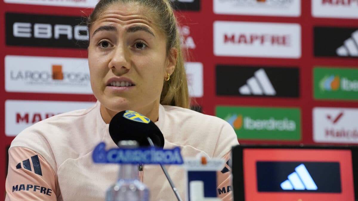 Spain Faces Sweden Without Star Player Salma Paralluelo in Nations League