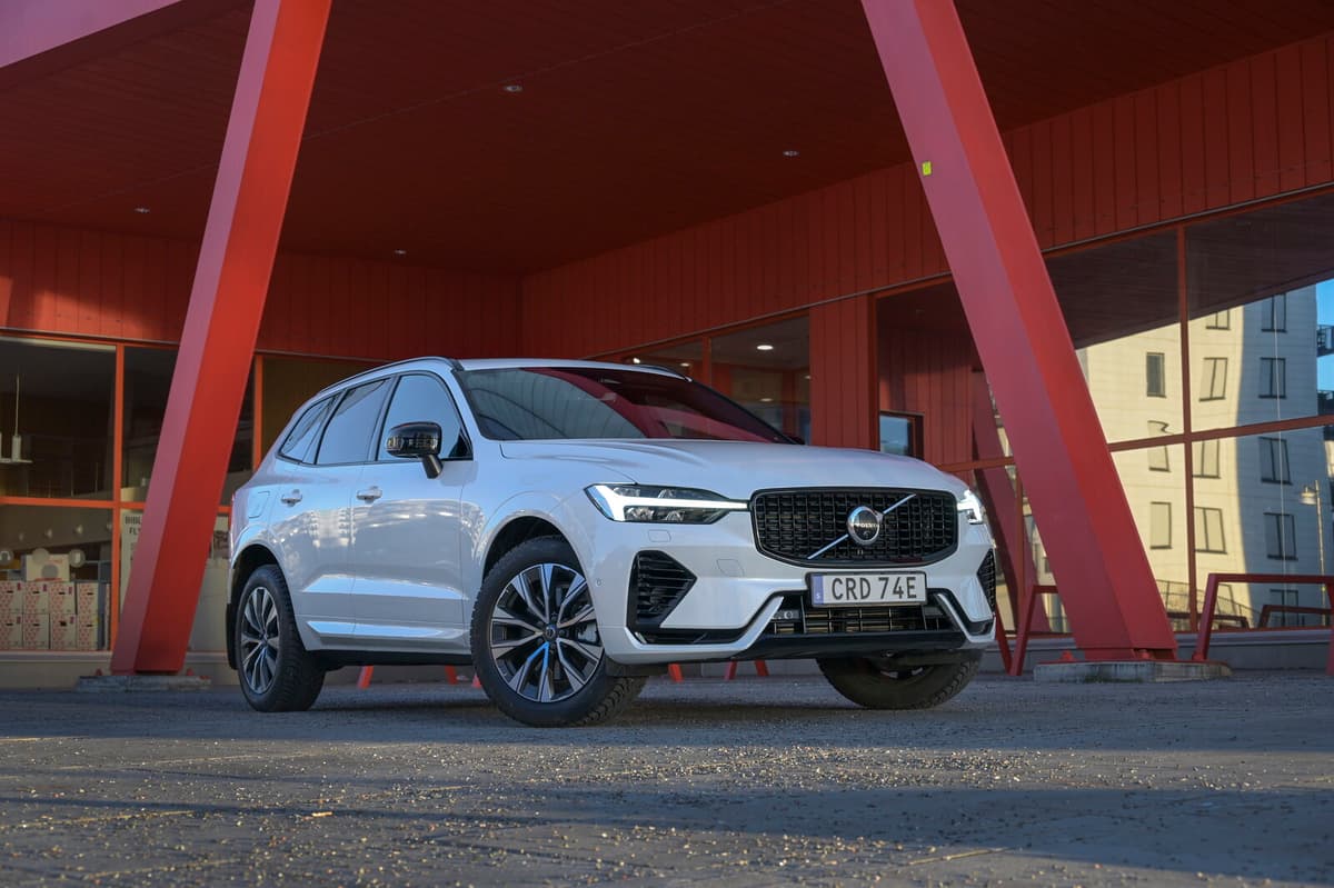 Volvo Car Sales Drop 9% in August with Decline in Electric Models