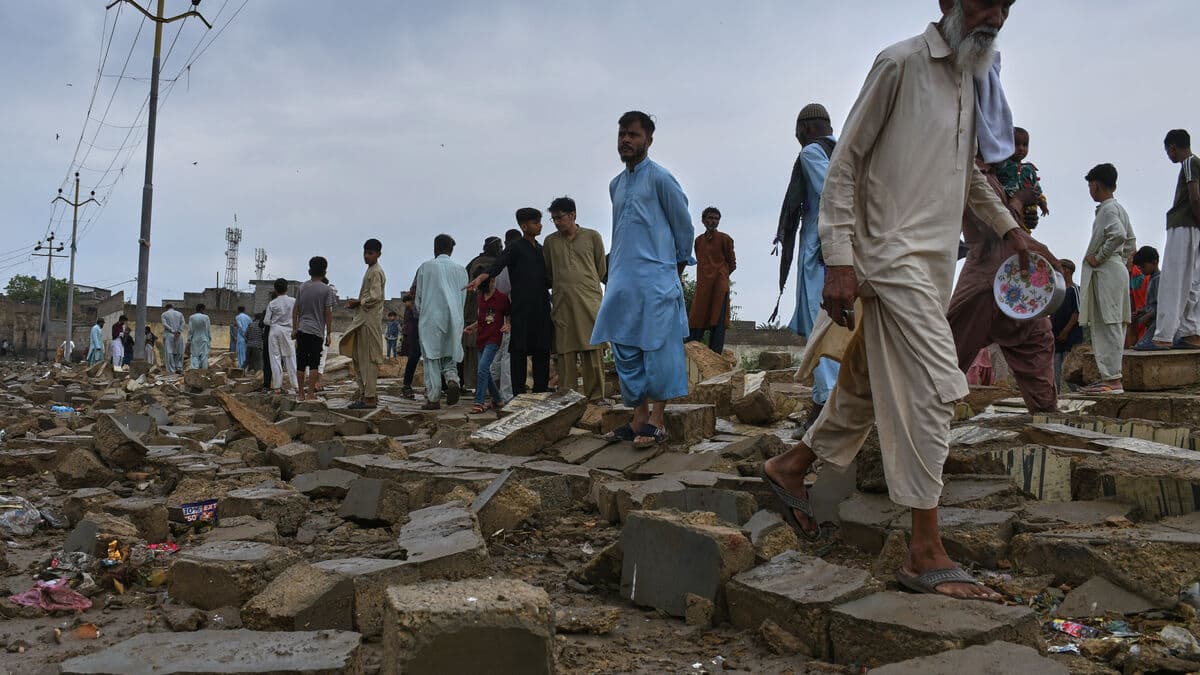 At least 15 dead in storm in Karachi, Pakistan