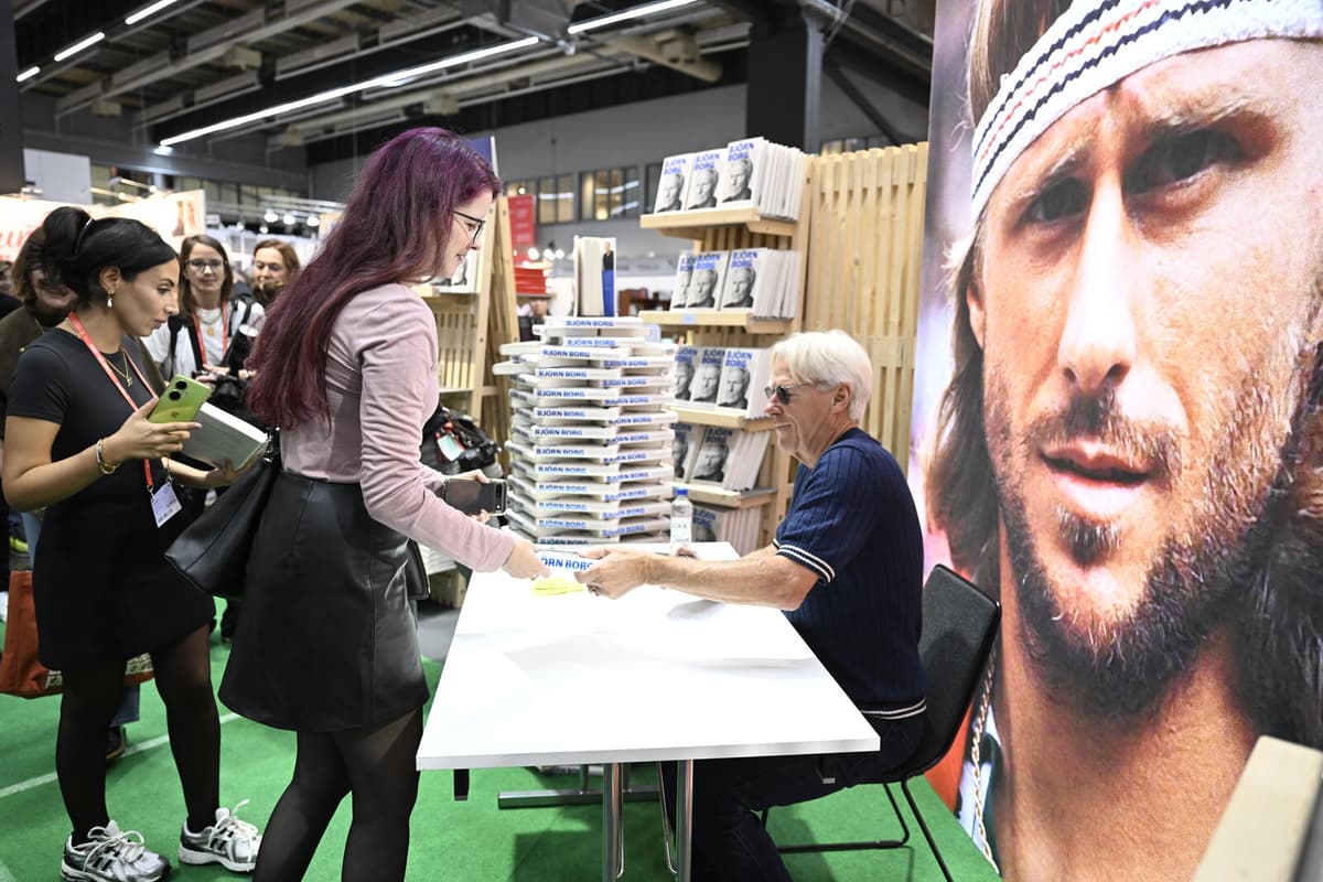 Long Queues for Fredrik Backman and Björn Borg at Gothenburg Book Fair