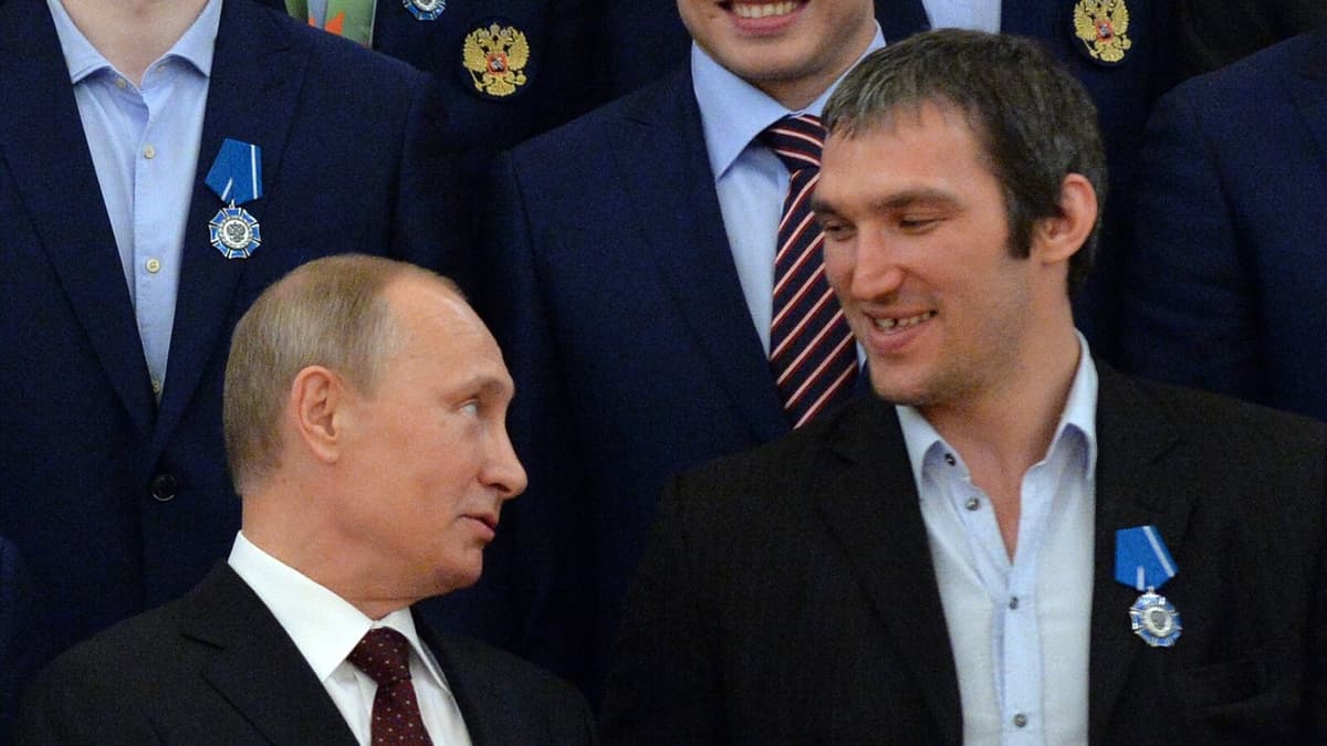 Putin Congratulates Ovetjkin on Breaking NHL Goal Record